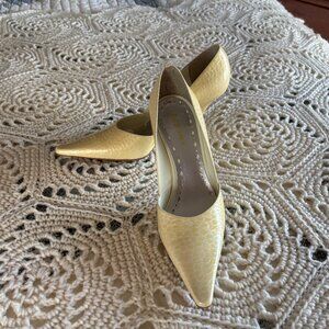 NWOT-bone alligator -texture BGBC heels in original box.